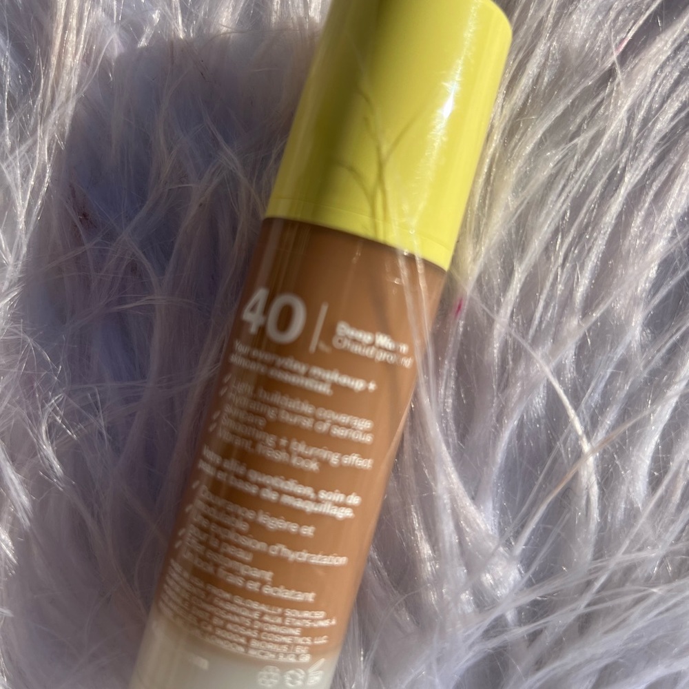 BB Burst
Tinted Gel Cream
Deep Warm 40
Deep with warm undertones - Picture 6 of 6